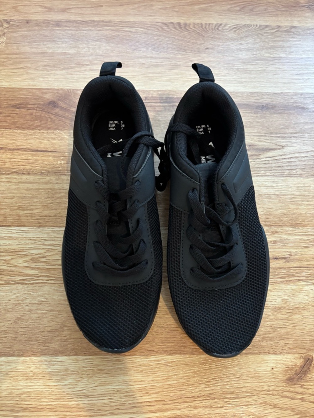 NWOT Women’s Sneakers in Black